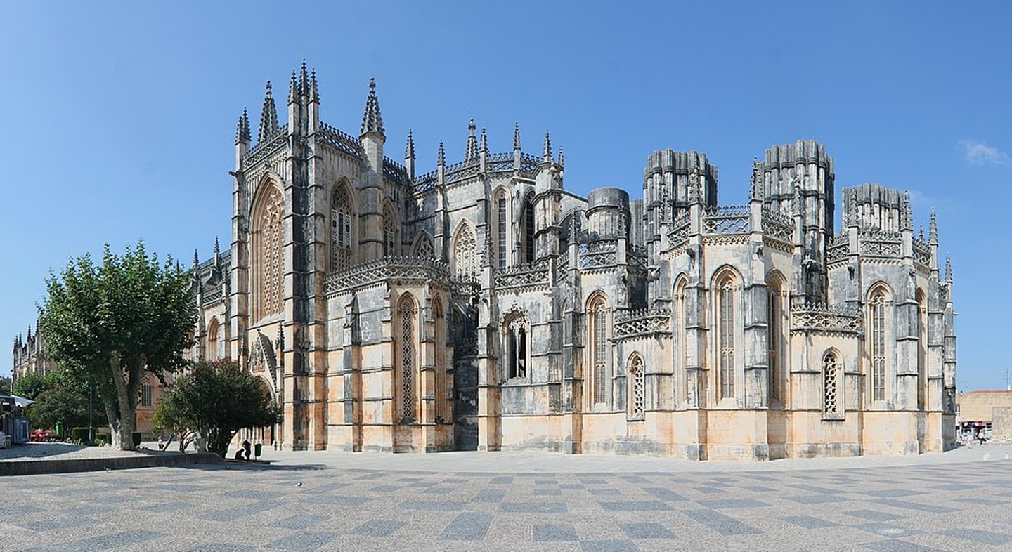 https://mdw-travel-data-us-east-1.s3.amazonaws.com/img/country/Portugal/Batalha-Monastery/img_01.jpg