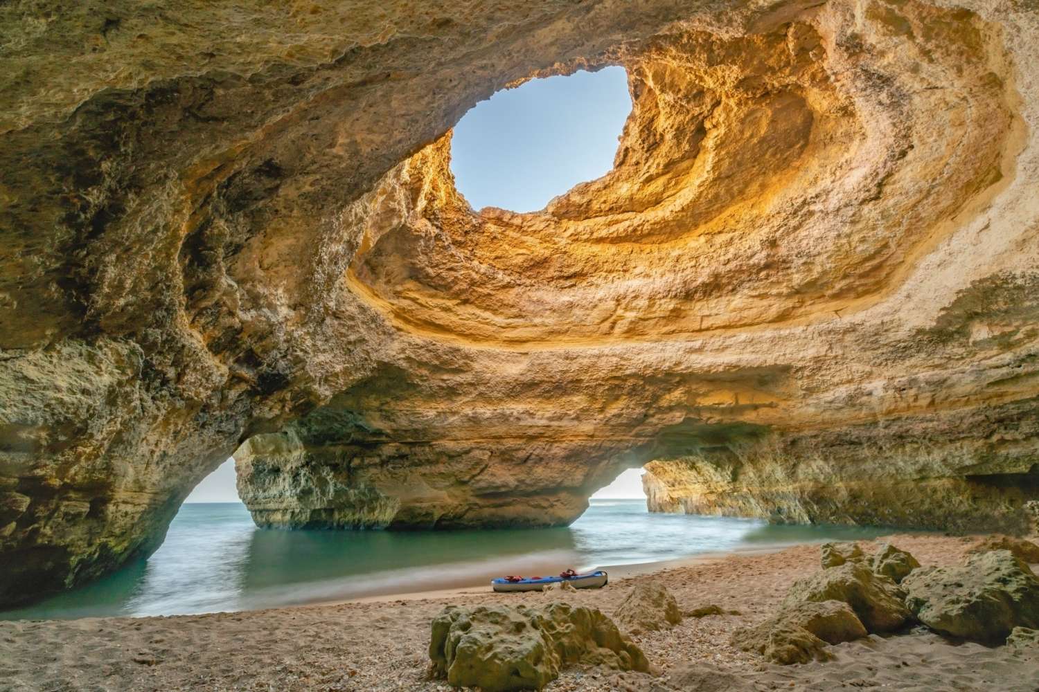 https://mdw-travel-data-us-east-1.s3.amazonaws.com/img/country/Portugal/Benagil-Sea-Cave/img_00.jpg