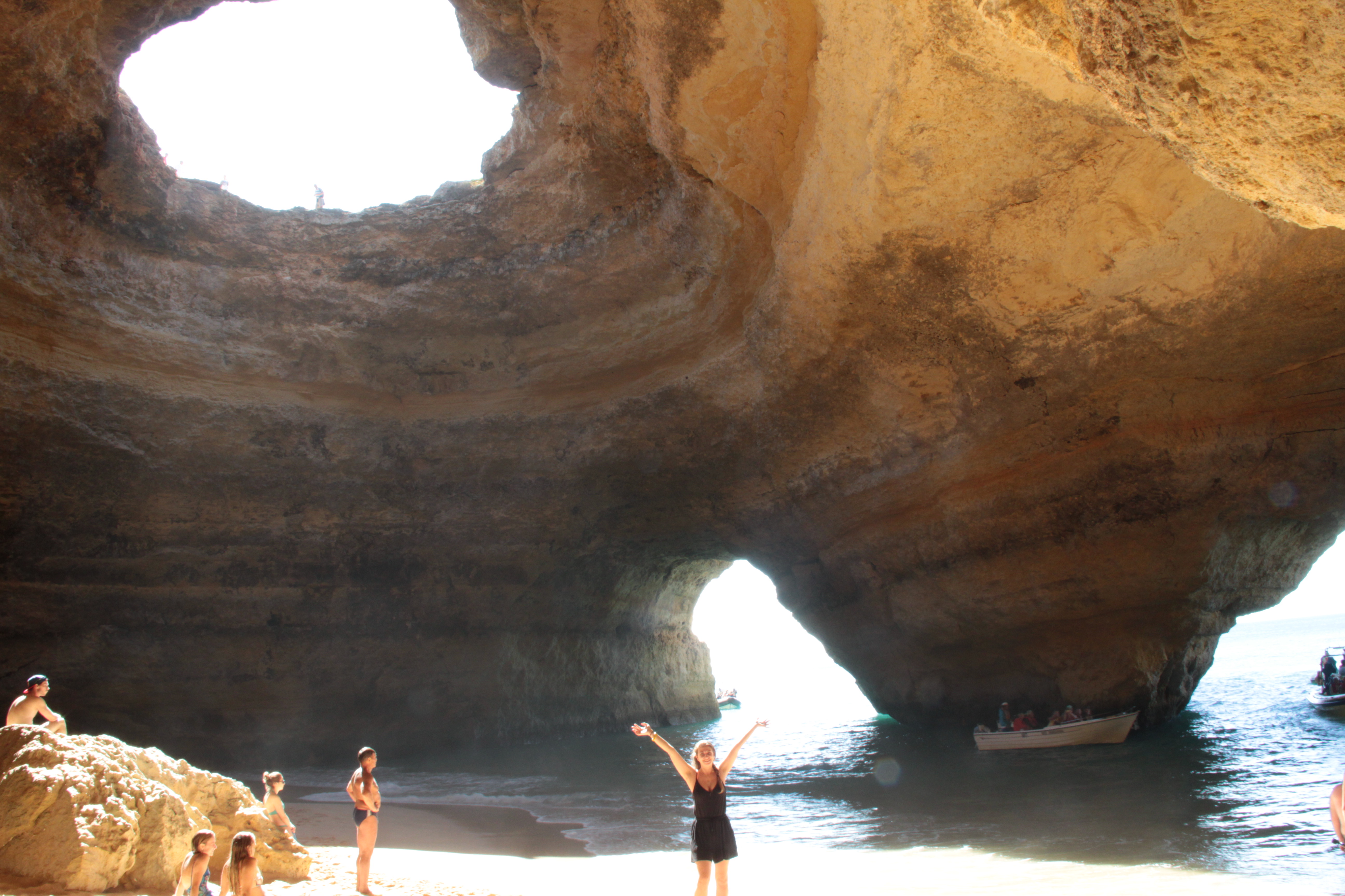 https://mdw-travel-data-us-east-1.s3.amazonaws.com/img/country/Portugal/Benagil-Sea-Cave/img_02.jpg