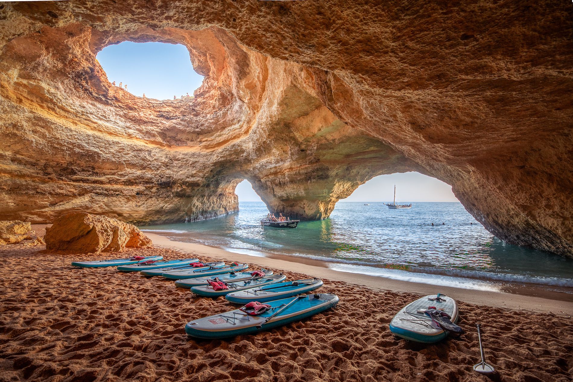 https://mdw-travel-data-us-east-1.s3.amazonaws.com/img/country/Portugal/Benagil-Sea-Cave/img_03.jpg