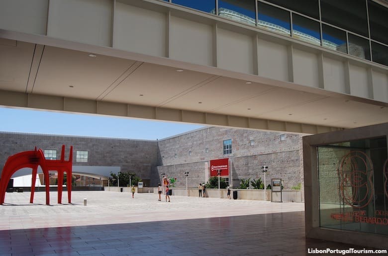 https://mdw-travel-data-us-east-1.s3.amazonaws.com/img/country/Portugal/Berardo-Collection-Museum/img_02.jpg