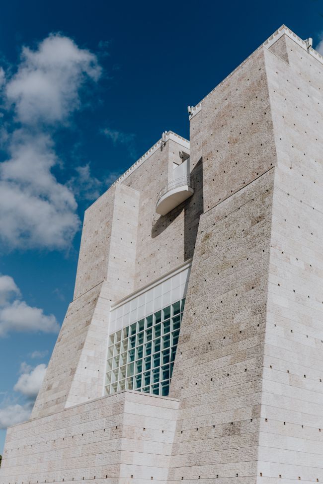 https://mdw-travel-data-us-east-1.s3.amazonaws.com/img/country/Portugal/Berardo-Collection-Museum/img_03.jpg