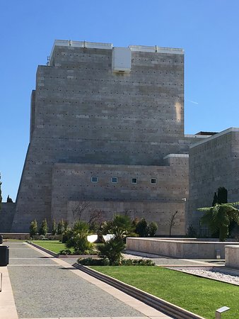 https://mdw-travel-data-us-east-1.s3.amazonaws.com/img/country/Portugal/Berardo-Museum/img_02.jpg