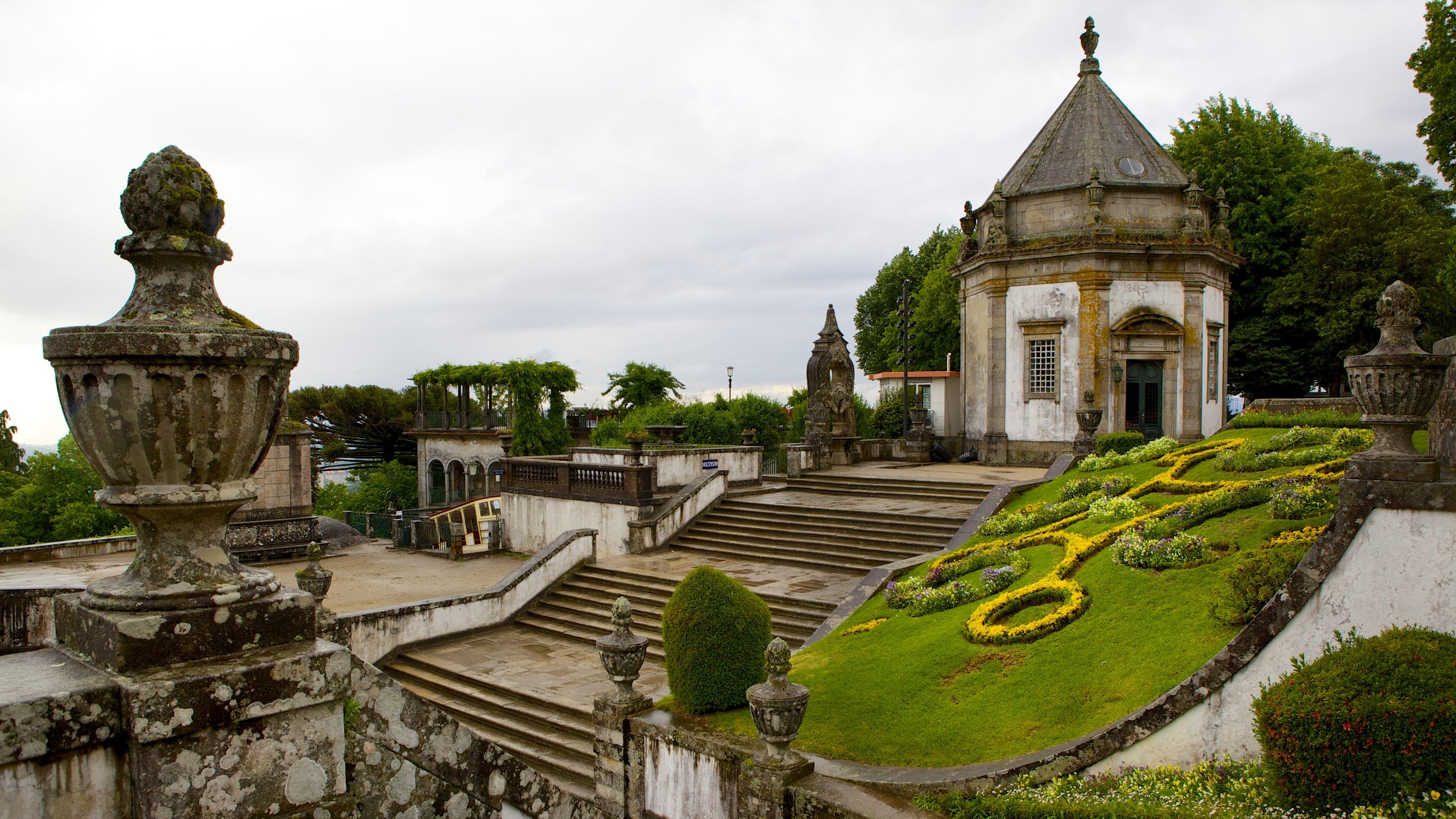 https://mdw-travel-data-us-east-1.s3.amazonaws.com/img/country/Portugal/Bom-Jesus-do-Monte/img_01.jpg