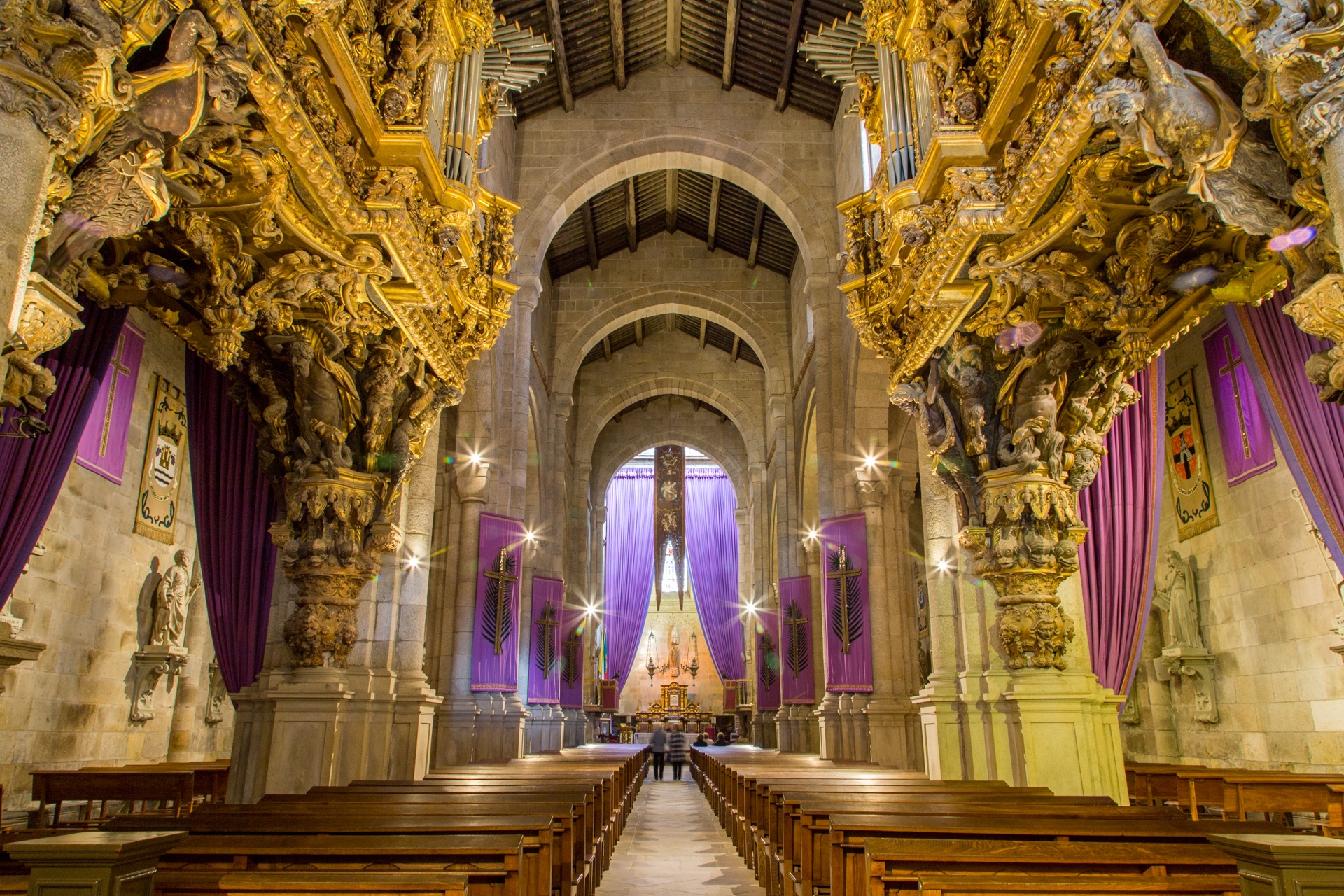 https://mdw-travel-data-us-east-1.s3.amazonaws.com/img/country/Portugal/Braga-Cathedral/img_00.jpg