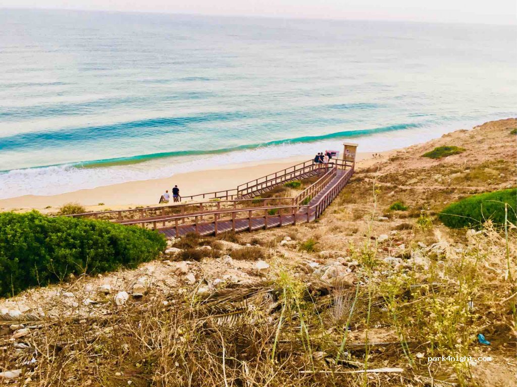 https://mdw-travel-data-us-east-1.s3.amazonaws.com/img/country/Portugal/Budens/img_01.jpg