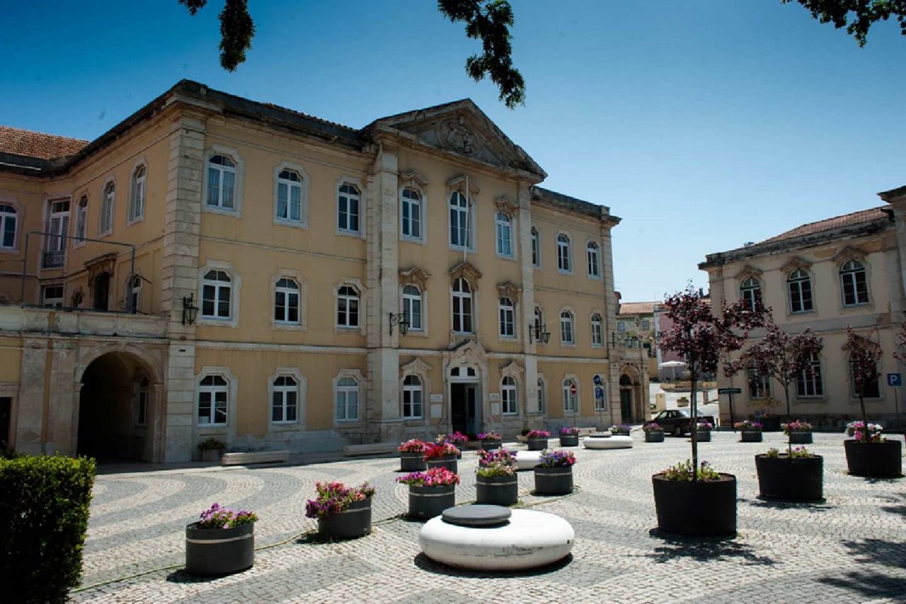 https://mdw-travel-data-us-east-1.s3.amazonaws.com/img/country/Portugal/Caldas-da-Rainha-Park/img_02.jpg