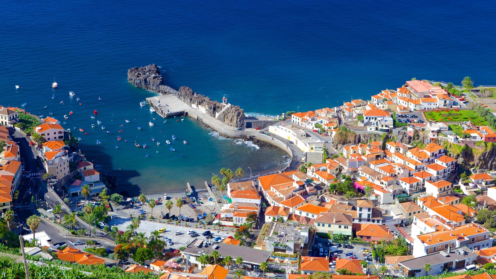 https://mdw-travel-data-us-east-1.s3.amazonaws.com/img/country/Portugal/Camara-de-Lobos/img_02.jpg