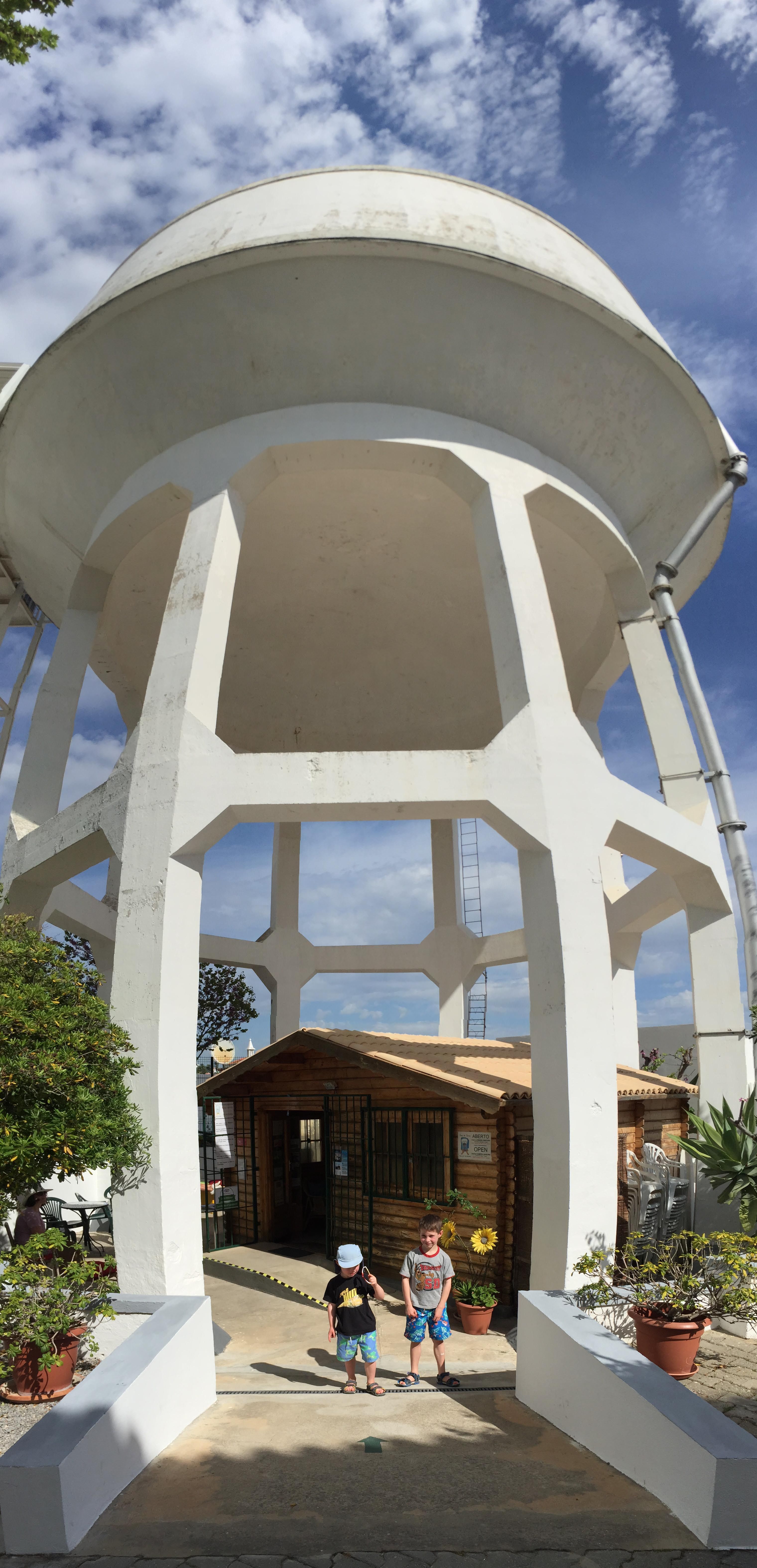 https://mdw-travel-data-us-east-1.s3.amazonaws.com/img/country/Portugal/Camera-Obscura/img_00.jpg