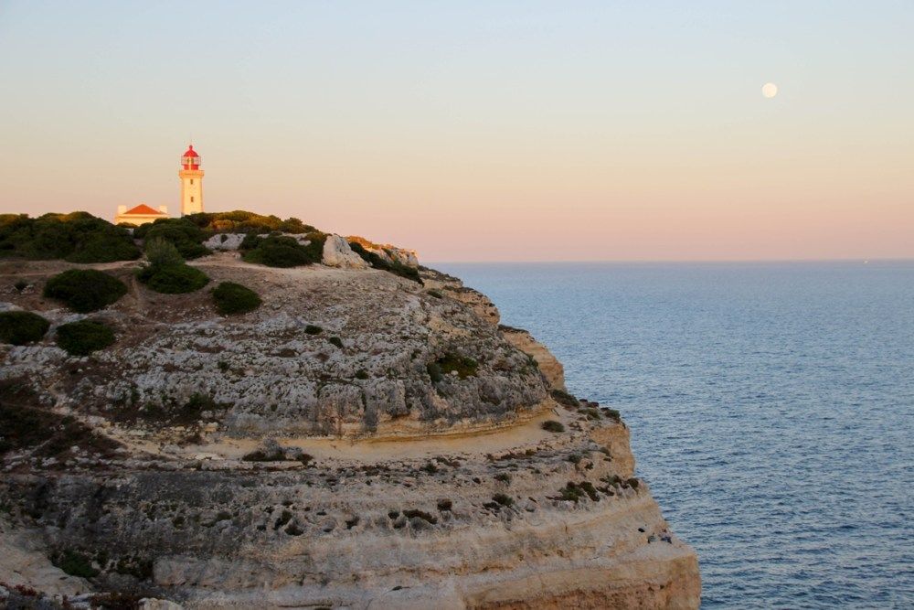 https://mdw-travel-data-us-east-1.s3.amazonaws.com/img/country/Portugal/Cape-Carvoeiro/img_03.jpg