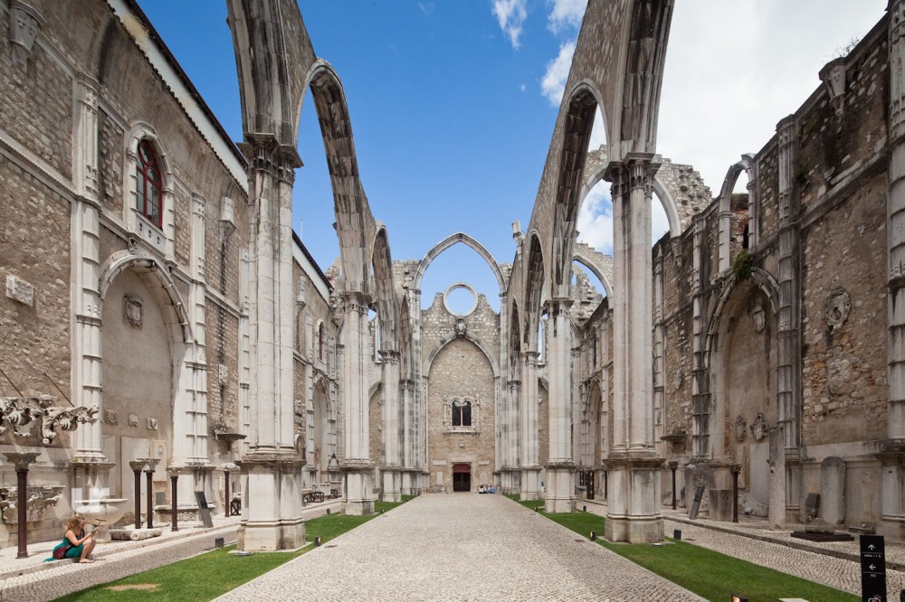 https://mdw-travel-data-us-east-1.s3.amazonaws.com/img/country/Portugal/Carmo-Convent/img_00.jpg