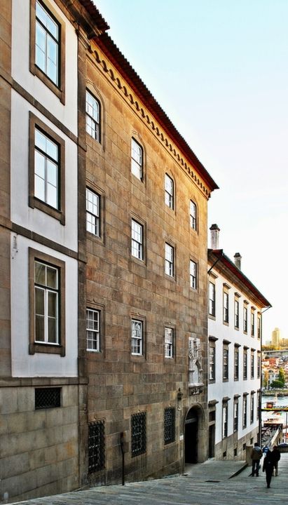 https://mdw-travel-data-us-east-1.s3.amazonaws.com/img/country/Portugal/Casa-do-Infante/img_03.jpg