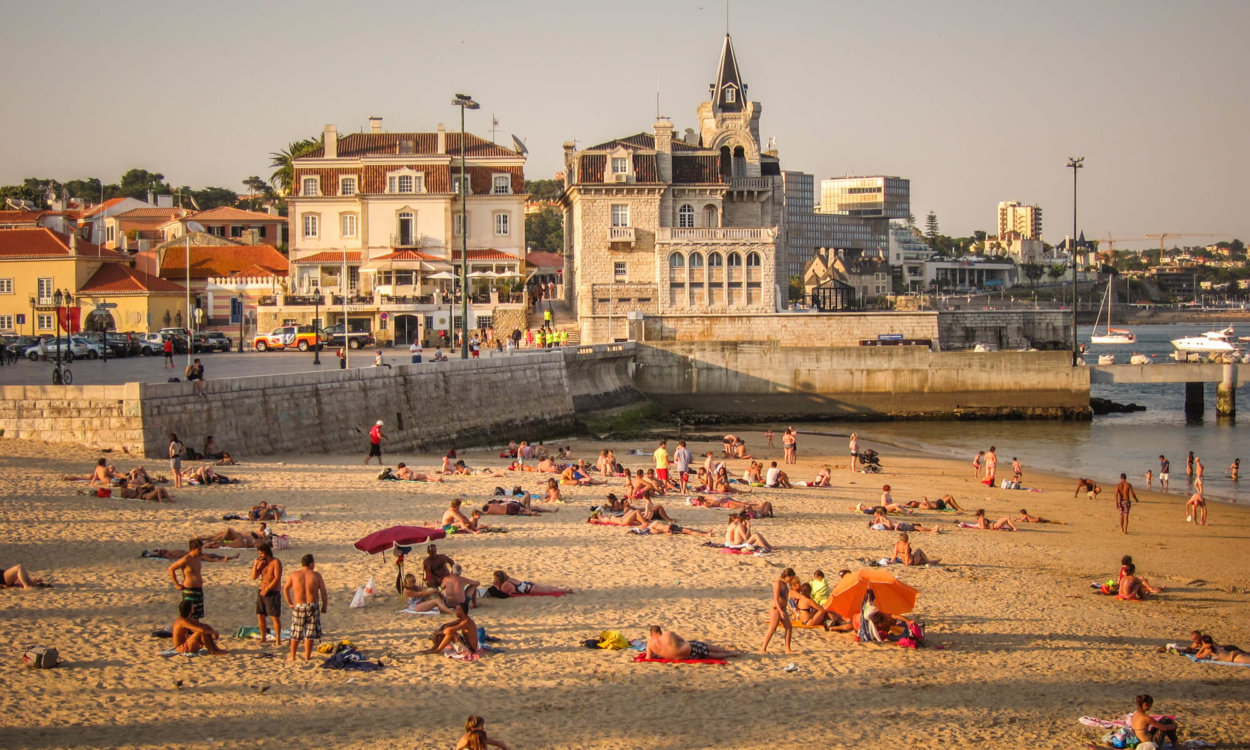 https://mdw-travel-data-us-east-1.s3.amazonaws.com/img/country/Portugal/Cascais-Beach/img_03.jpg