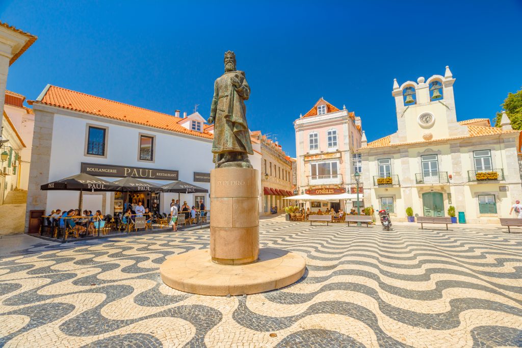 https://mdw-travel-data-us-east-1.s3.amazonaws.com/img/country/Portugal/Cascais-Old-Town/img_01.jpg