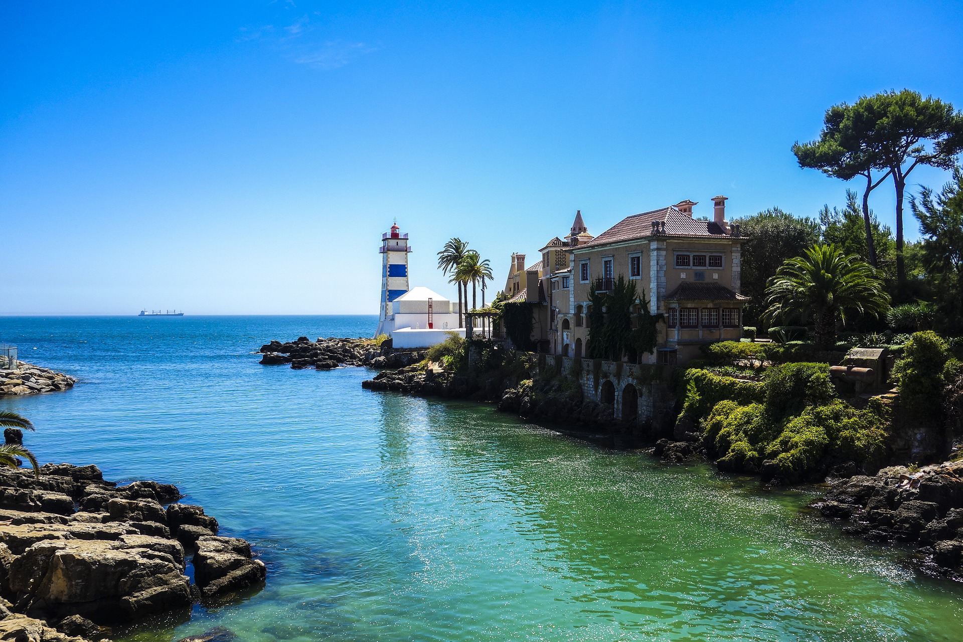 https://mdw-travel-data-us-east-1.s3.amazonaws.com/img/country/Portugal/Cascais-Old-Town/img_03.jpg