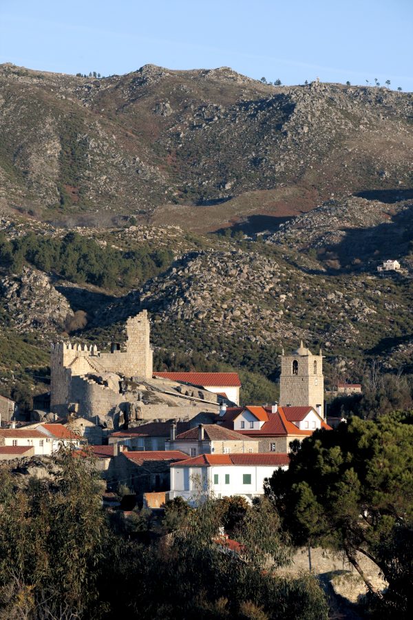 https://mdw-travel-data-us-east-1.s3.amazonaws.com/img/country/Portugal/Castelo-Novo/img_01.jpg