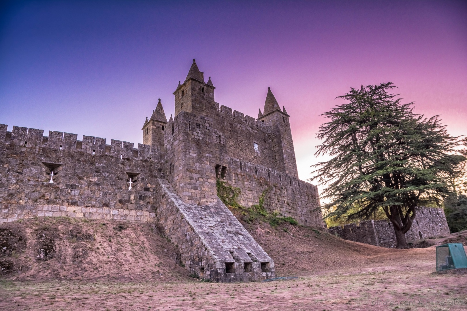 https://mdw-travel-data-us-east-1.s3.amazonaws.com/img/country/Portugal/Castelo-Santa-Maria-da-Feira/img_01.jpg