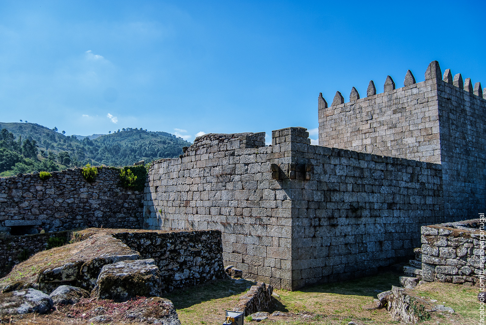 https://mdw-travel-data-us-east-1.s3.amazonaws.com/img/country/Portugal/Castelo-de-Lindoso/img_02.jpg