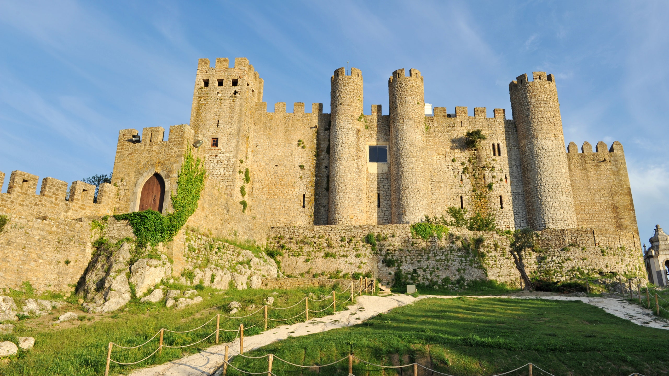 https://mdw-travel-data-us-east-1.s3.amazonaws.com/img/country/Portugal/Castelo-de-Obidos/img_01.jpg
