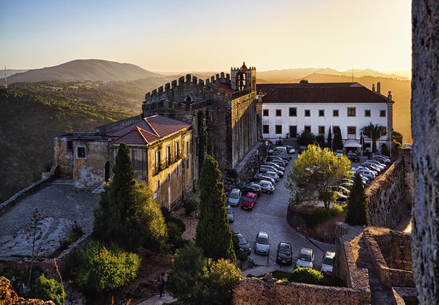 https://mdw-travel-data-us-east-1.s3.amazonaws.com/img/country/Portugal/Castelo-de-Palmela/img_00.jpg