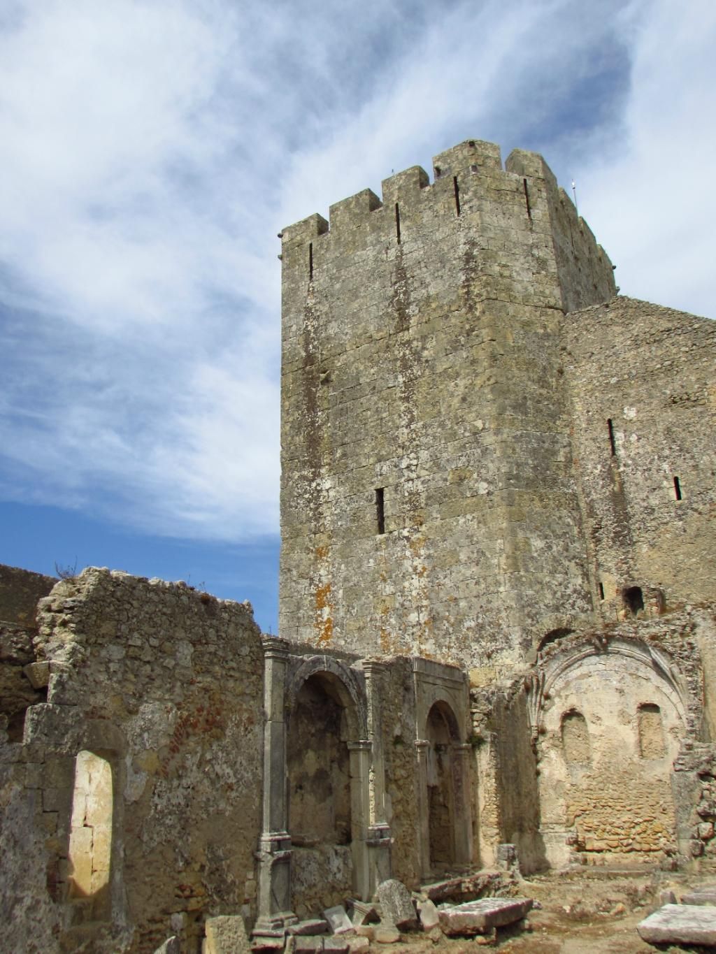 https://mdw-travel-data-us-east-1.s3.amazonaws.com/img/country/Portugal/Castelo-de-Palmela/img_01.jpg