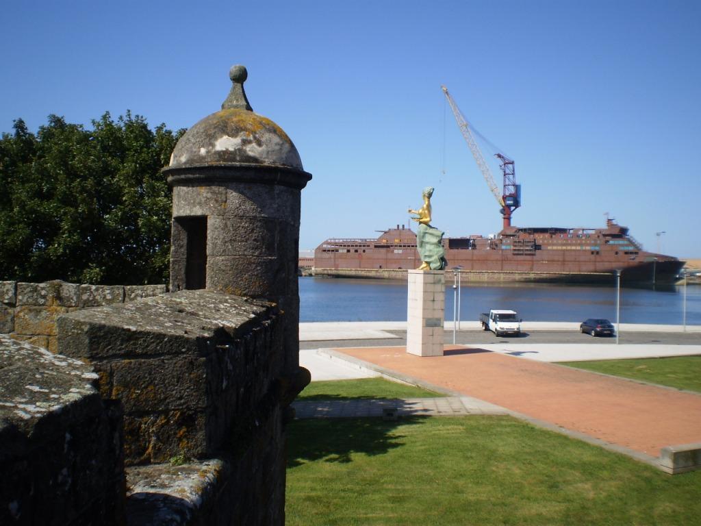 https://mdw-travel-data-us-east-1.s3.amazonaws.com/img/country/Portugal/Castelo-de-Santiago-da-Barra/img_01.jpg