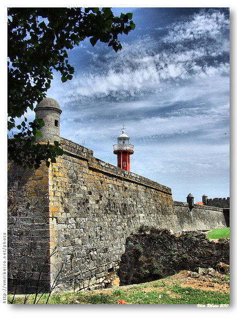 https://mdw-travel-data-us-east-1.s3.amazonaws.com/img/country/Portugal/Castelo-de-Santiago-da-Barra/img_03.jpg