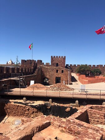 https://mdw-travel-data-us-east-1.s3.amazonaws.com/img/country/Portugal/Castelo-de-Silves/img_04.jpg
