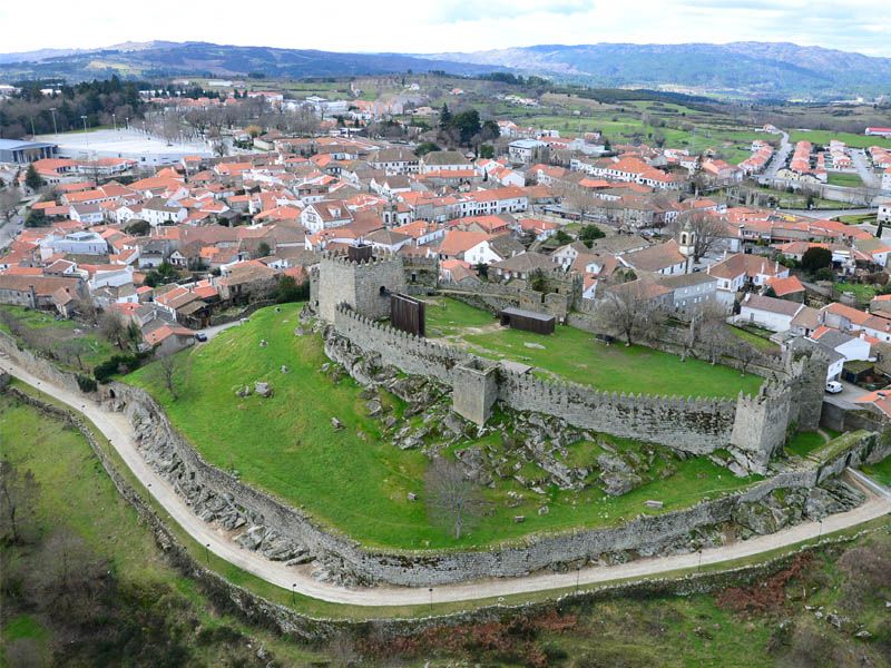 https://mdw-travel-data-us-east-1.s3.amazonaws.com/img/country/Portugal/Castelo-de-Trancoso/img_01.jpg