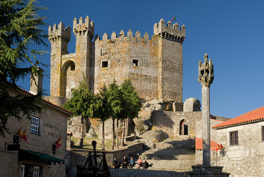 https://mdw-travel-data-us-east-1.s3.amazonaws.com/img/country/Portugal/Castle-of-Penedono/img_02.jpg
