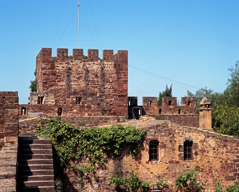 https://mdw-travel-data-us-east-1.s3.amazonaws.com/img/country/Portugal/Castle-of-Silves/img_02.jpg