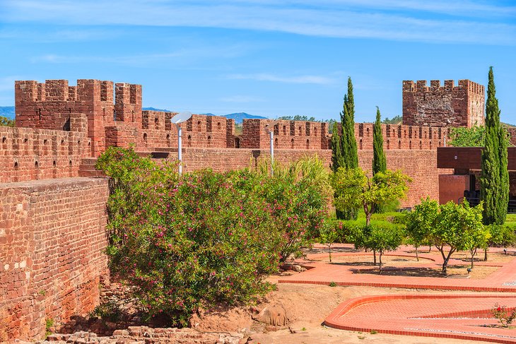 https://mdw-travel-data-us-east-1.s3.amazonaws.com/img/country/Portugal/Castle-of-Silves/img_03.jpg