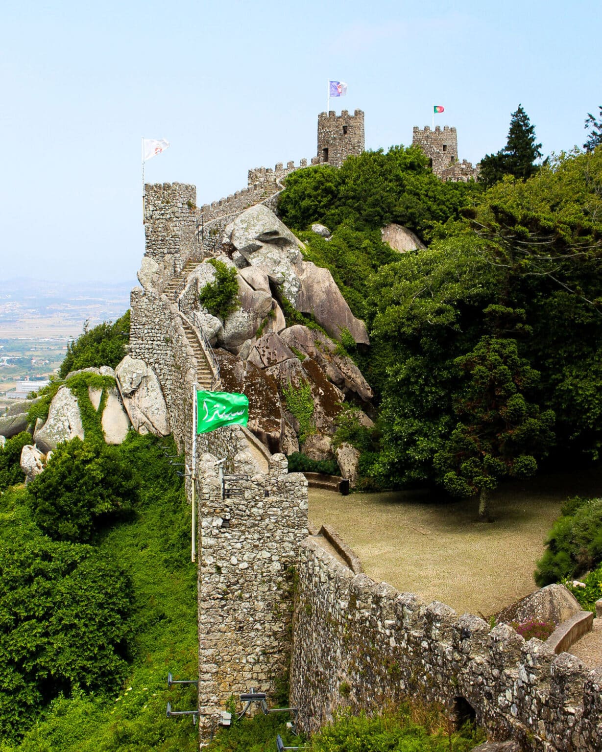 https://mdw-travel-data-us-east-1.s3.amazonaws.com/img/country/Portugal/Castle-of-the-Moors/img_02.jpg
