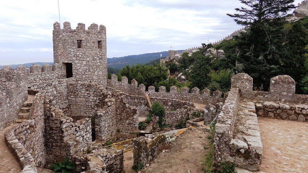 https://mdw-travel-data-us-east-1.s3.amazonaws.com/img/country/Portugal/Castle-of-the-Moors/img_03.jpg