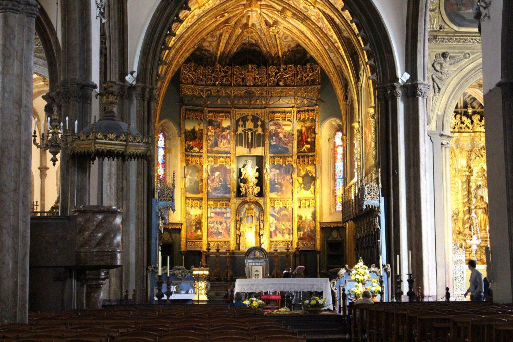 https://mdw-travel-data-us-east-1.s3.amazonaws.com/img/country/Portugal/Cathedral-of-Funchal/img_01.jpg