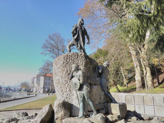 https://mdw-travel-data-us-east-1.s3.amazonaws.com/img/country/Portugal/Cava-de-Viriato-Interpretation-Center/img_02.jpg