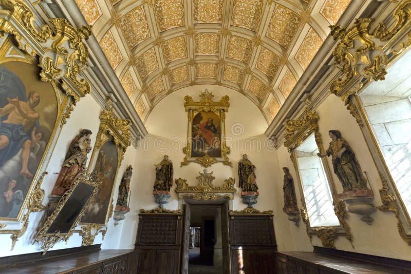 https://mdw-travel-data-us-east-1.s3.amazonaws.com/img/country/Portugal/Church-and-Monastery-of-Sao-Martinho-of-Tibaes/img_02.jpg