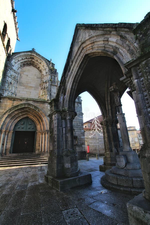 https://mdw-travel-data-us-east-1.s3.amazonaws.com/img/country/Portugal/Church-of-Nossa-Senhora-da-Oliveira/img_00.jpg