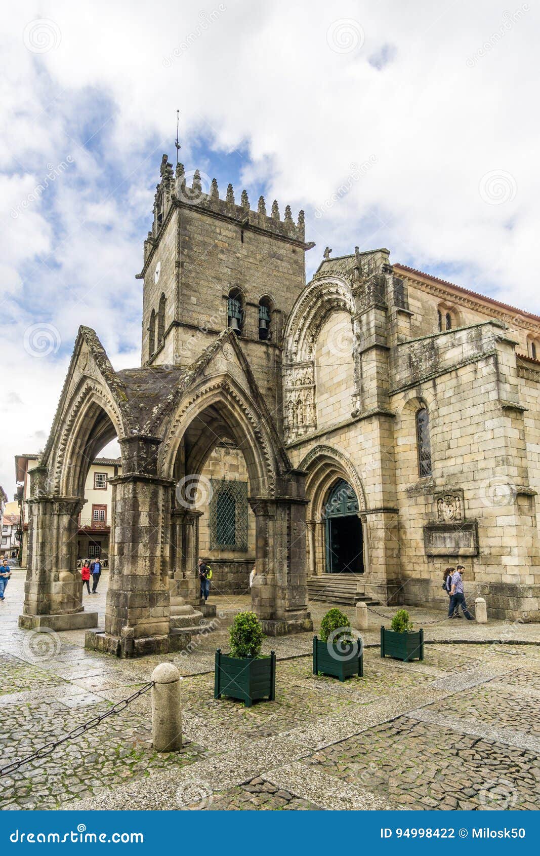 https://mdw-travel-data-us-east-1.s3.amazonaws.com/img/country/Portugal/Church-of-Nossa-Senhora-da-Oliveira/img_02.jpg