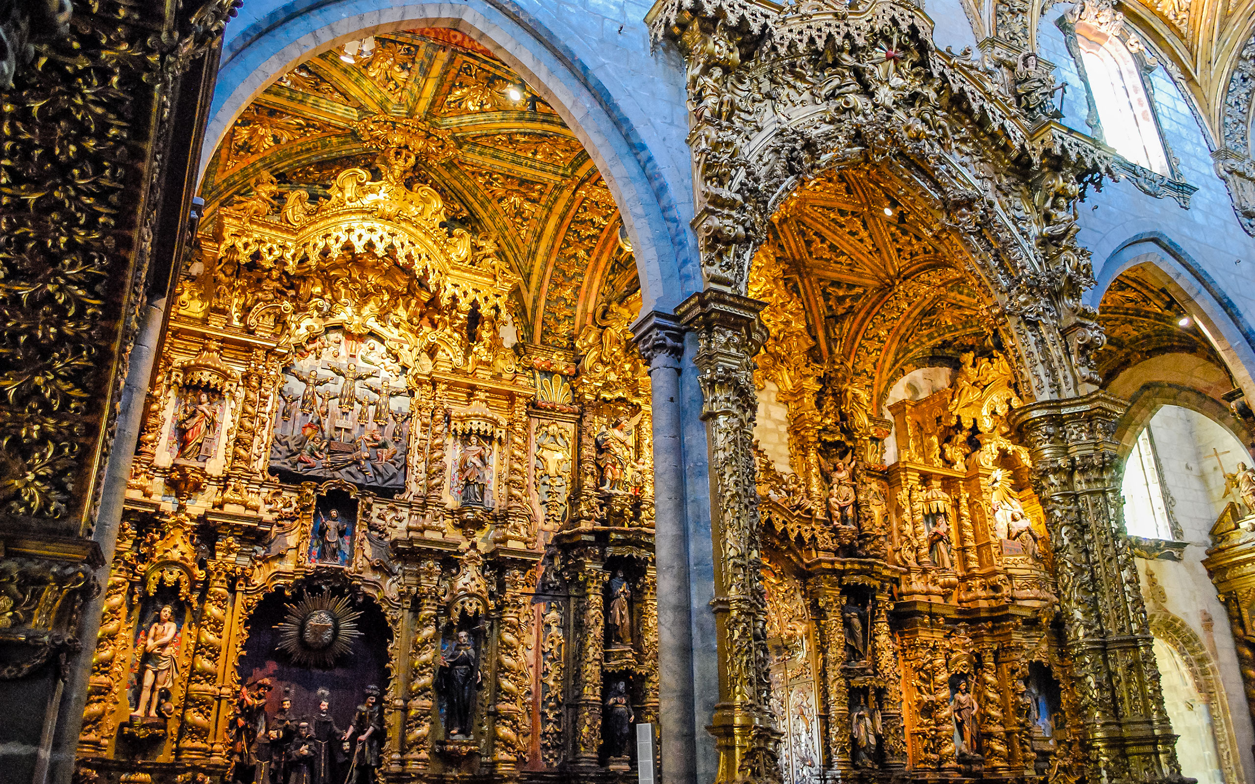 https://mdw-travel-data-us-east-1.s3.amazonaws.com/img/country/Portugal/Church-of-Saint-Francis/img_01.jpg