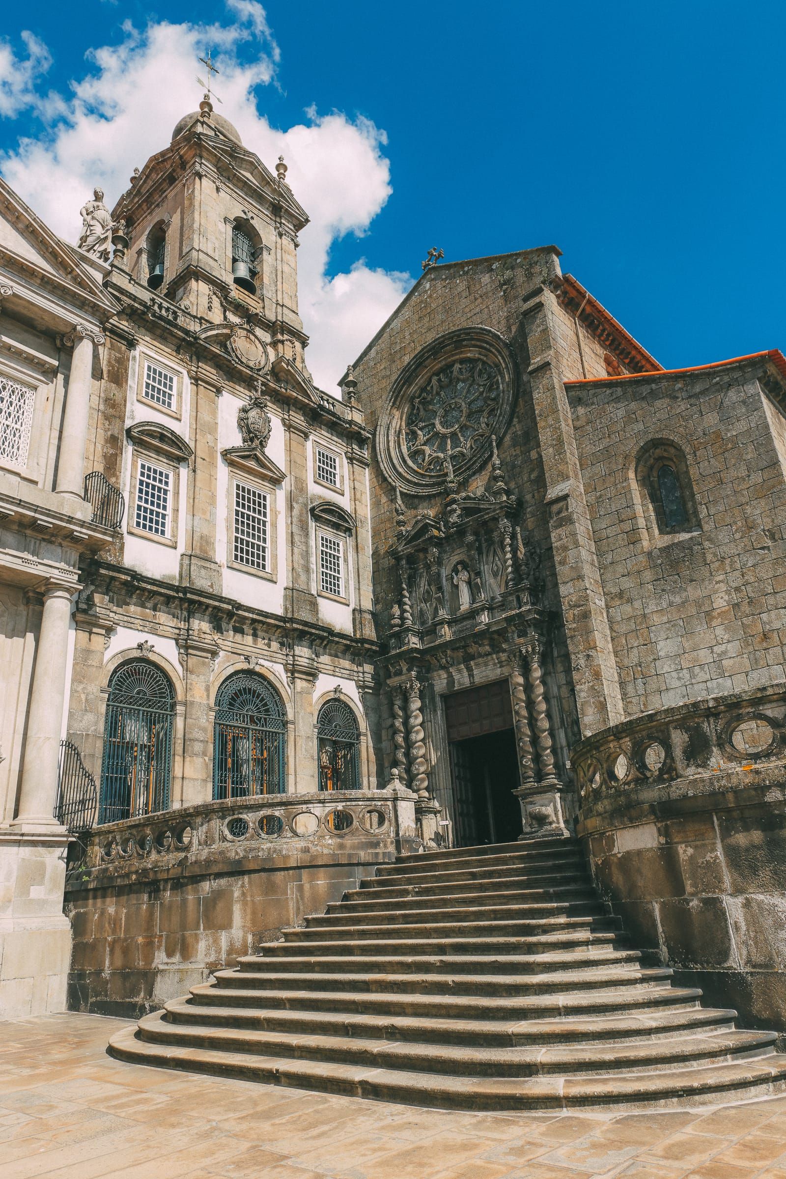 https://mdw-travel-data-us-east-1.s3.amazonaws.com/img/country/Portugal/Church-of-Saint-Francis/img_02.jpg