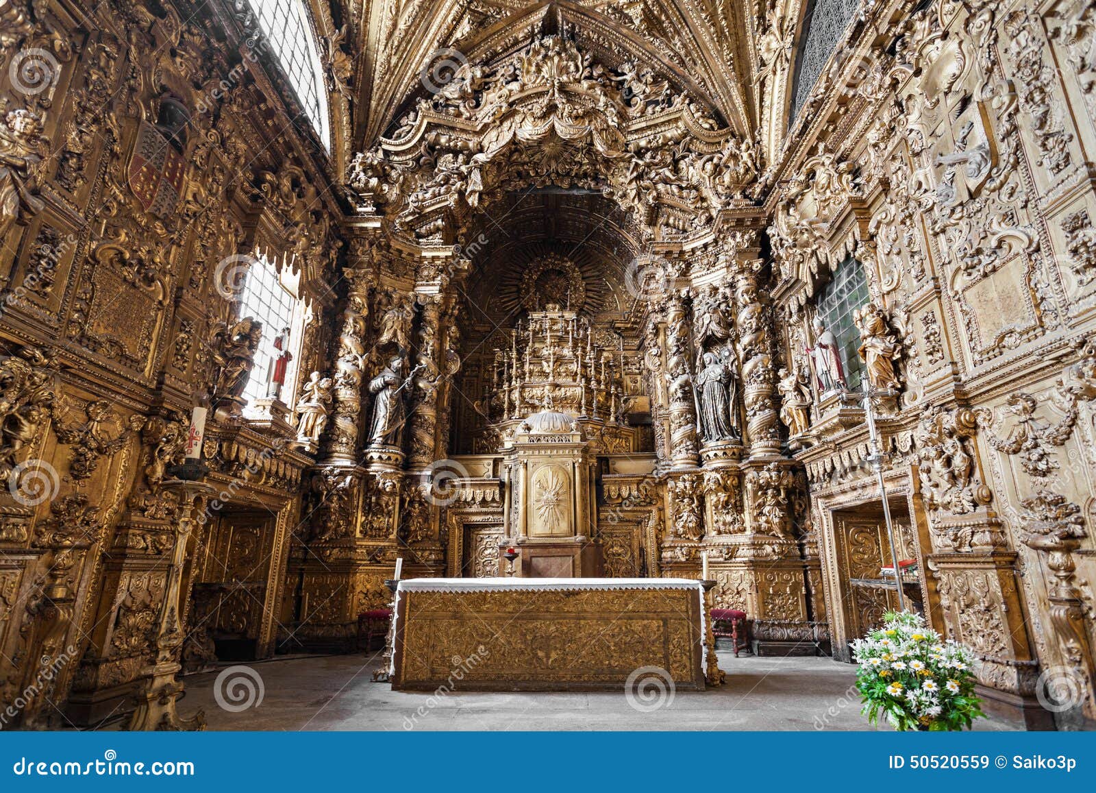 https://mdw-travel-data-us-east-1.s3.amazonaws.com/img/country/Portugal/Church-of-Santa-Clara/img_02.jpg