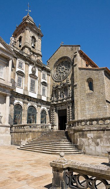 https://mdw-travel-data-us-east-1.s3.amazonaws.com/img/country/Portugal/Church-of-Sao-Francisco/img_01.jpg