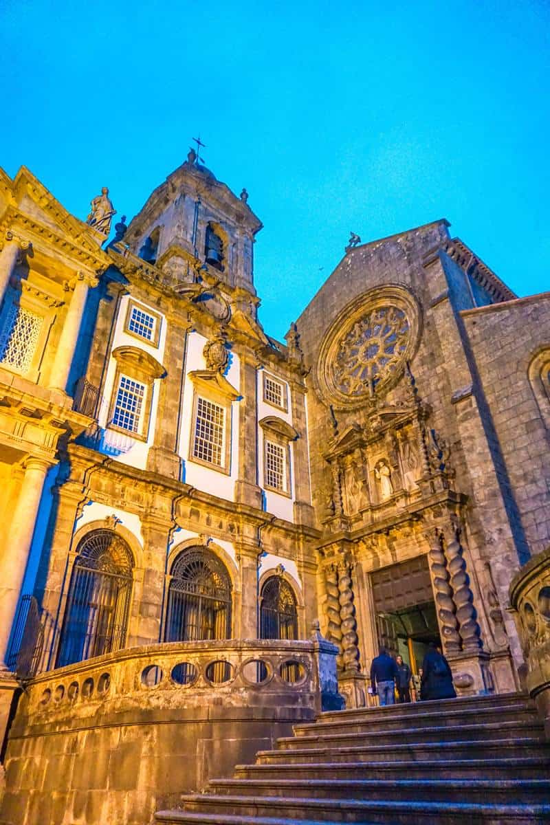 https://mdw-travel-data-us-east-1.s3.amazonaws.com/img/country/Portugal/Church-of-Sao-Francisco/img_03.jpg