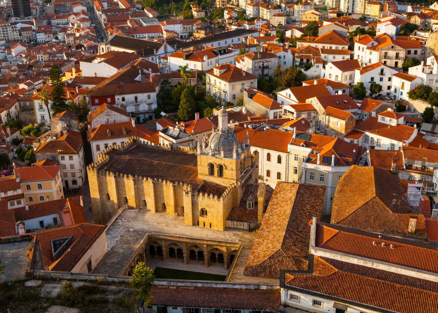 https://mdw-travel-data-us-east-1.s3.amazonaws.com/img/country/Portugal/Cidade-Velha/img_00.jpg