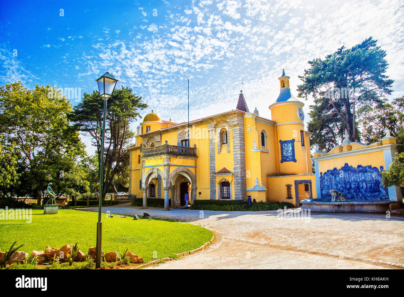 https://mdw-travel-data-us-east-1.s3.amazonaws.com/img/country/Portugal/Condes-de-Castro-Guimaraes-Museum/img_01.jpg
