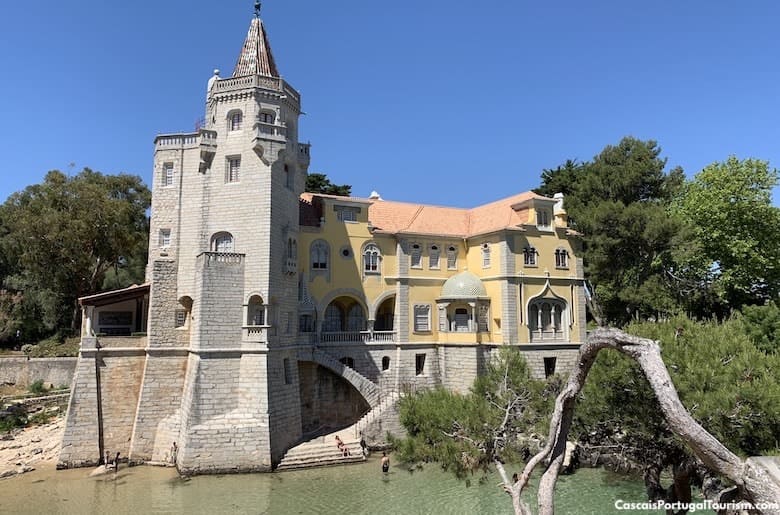 https://mdw-travel-data-us-east-1.s3.amazonaws.com/img/country/Portugal/Condes-de-Castro-Guimaraes-Museum/img_03.jpg