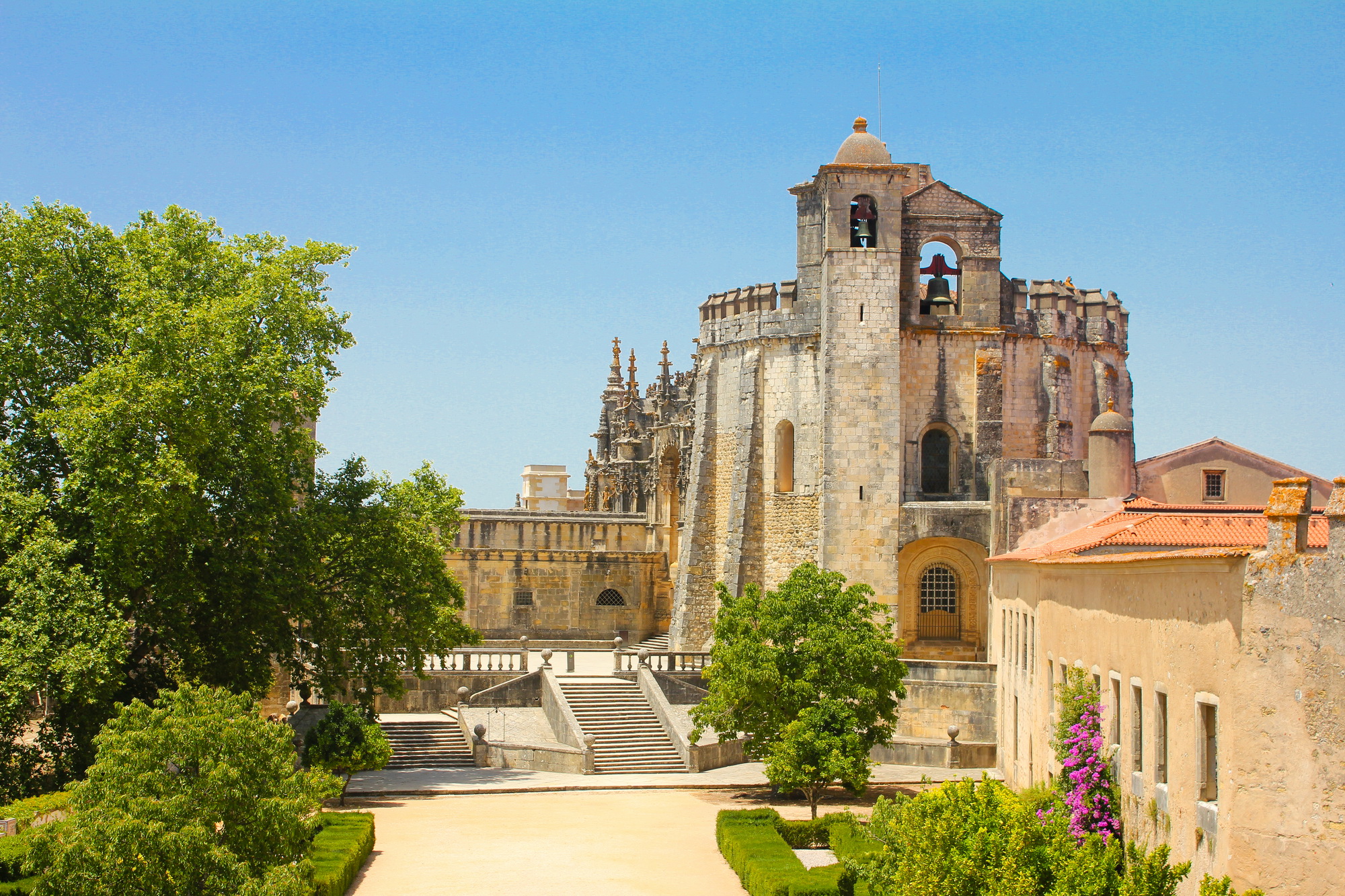 https://mdw-travel-data-us-east-1.s3.amazonaws.com/img/country/Portugal/Convent-of-Christ/img_00.jpg