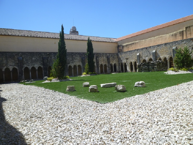 https://mdw-travel-data-us-east-1.s3.amazonaws.com/img/country/Portugal/Convento-Sao-Francisco/img_01.jpg