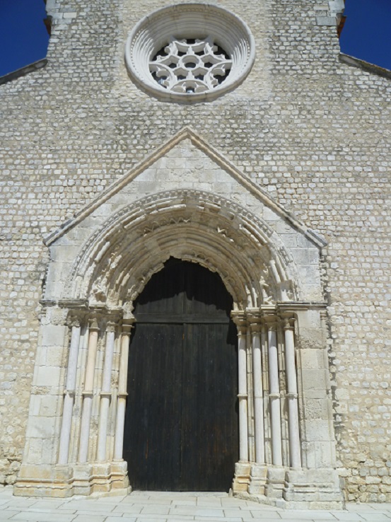 https://mdw-travel-data-us-east-1.s3.amazonaws.com/img/country/Portugal/Convento-Sao-Francisco/img_02.jpg